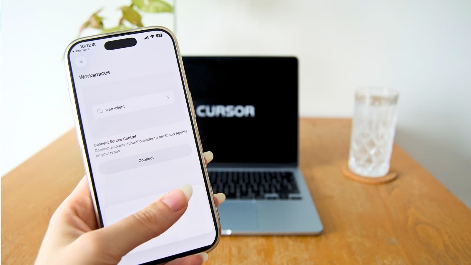 Cursor vydal iOS appku: Dohlédněte na své AI agenty pohodlně i na cestách