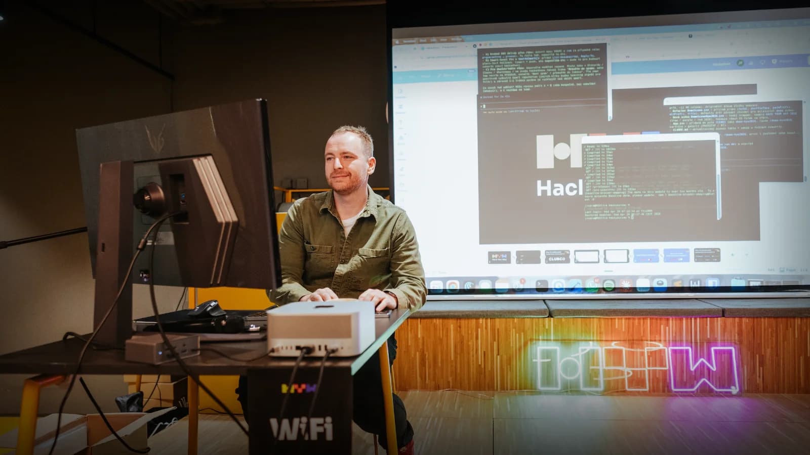 Vibe Coding pro marketéry: Rozhovor Jindřicha Fáborského a Michala Presse